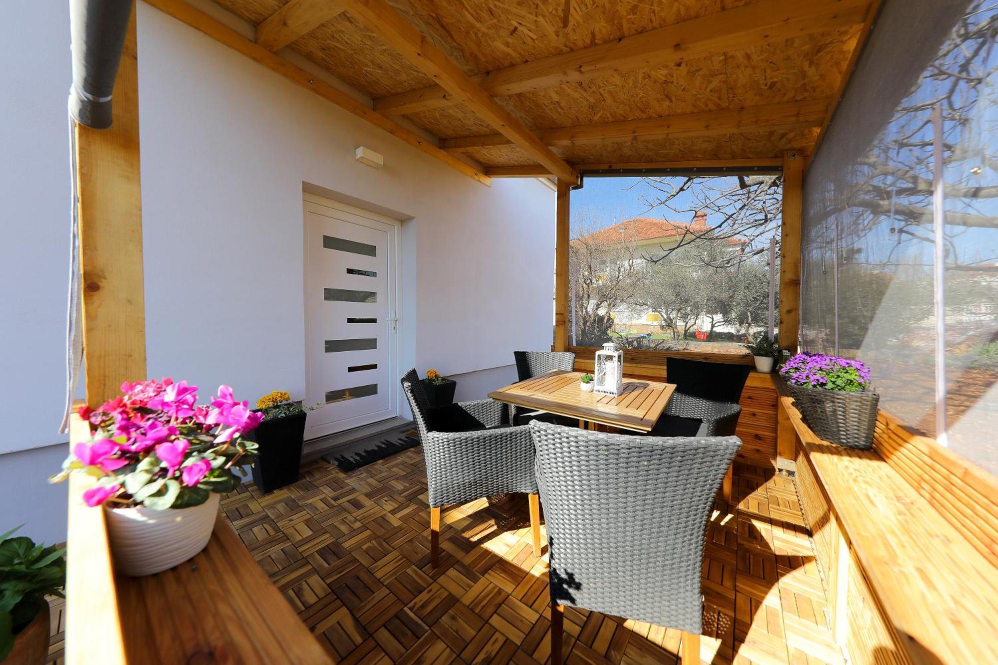 Studio Apartman Summer Flower Zara Esterno foto