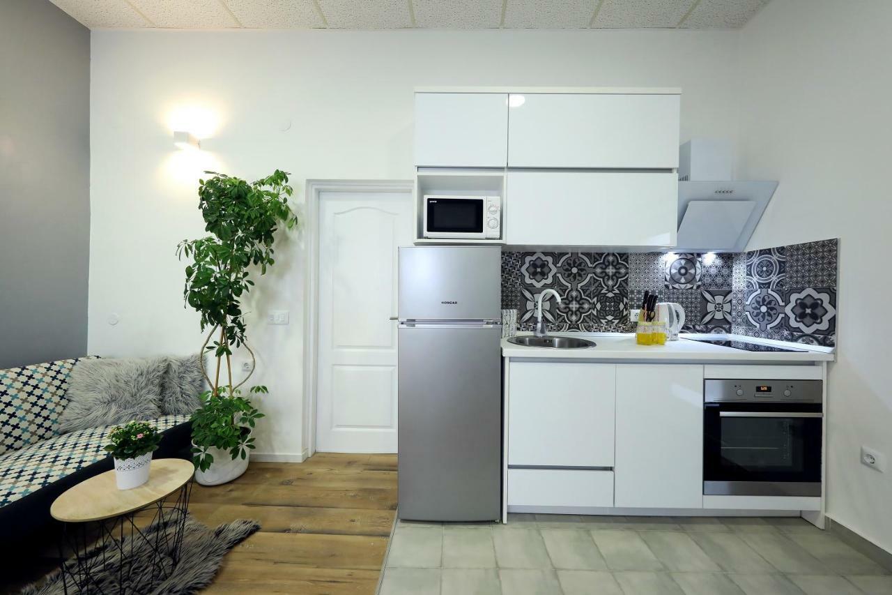 Studio Apartman Summer Flower Zara Esterno foto
