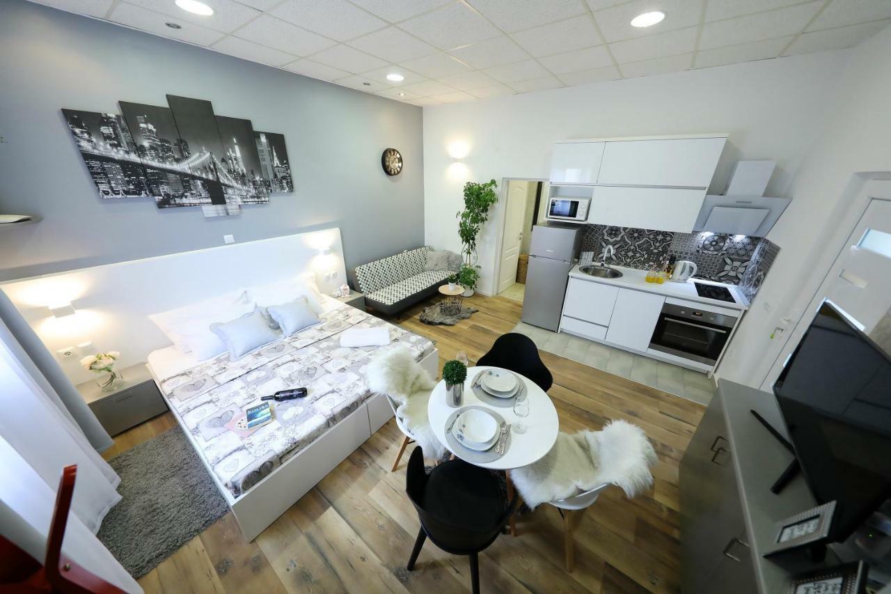 Studio Apartman Summer Flower Zara Esterno foto