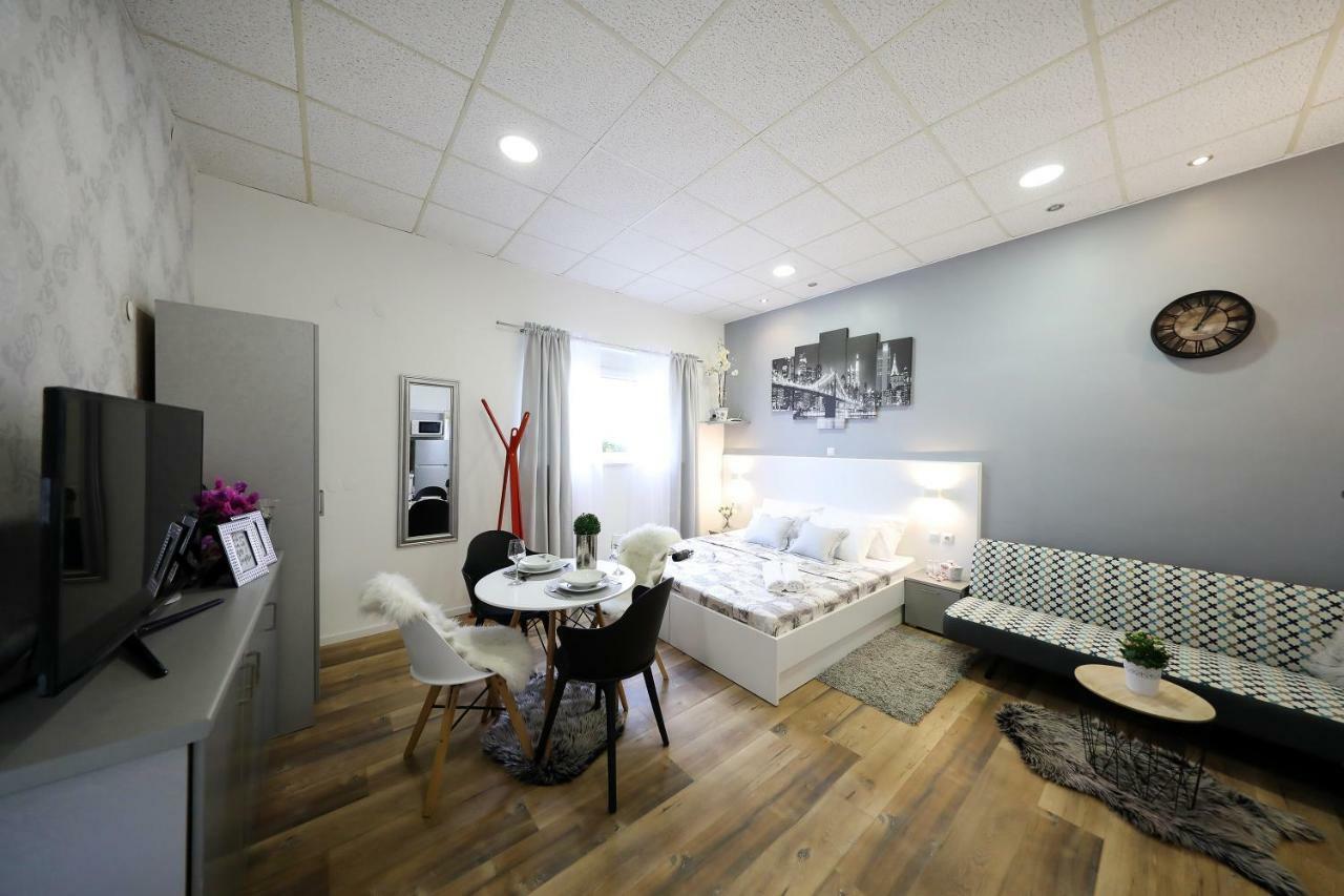 Studio Apartman Summer Flower Zara Esterno foto