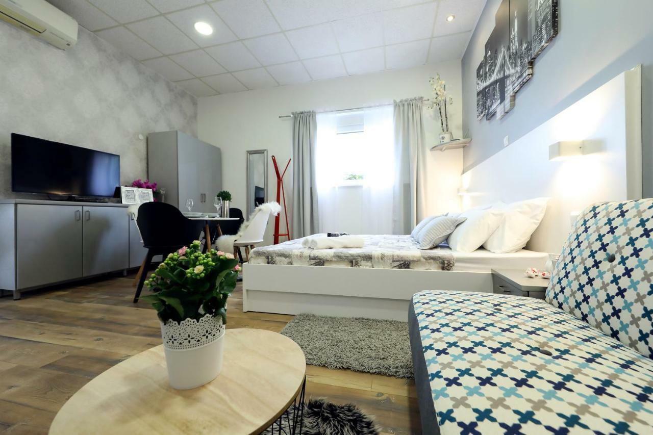 Studio Apartman Summer Flower Zara Esterno foto